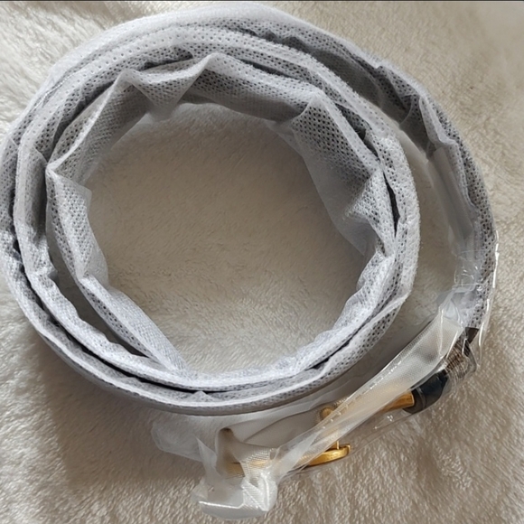 Gucci Reversible Gold GG Monogram/Black Leather Women's Belt - Picture 6 of 8